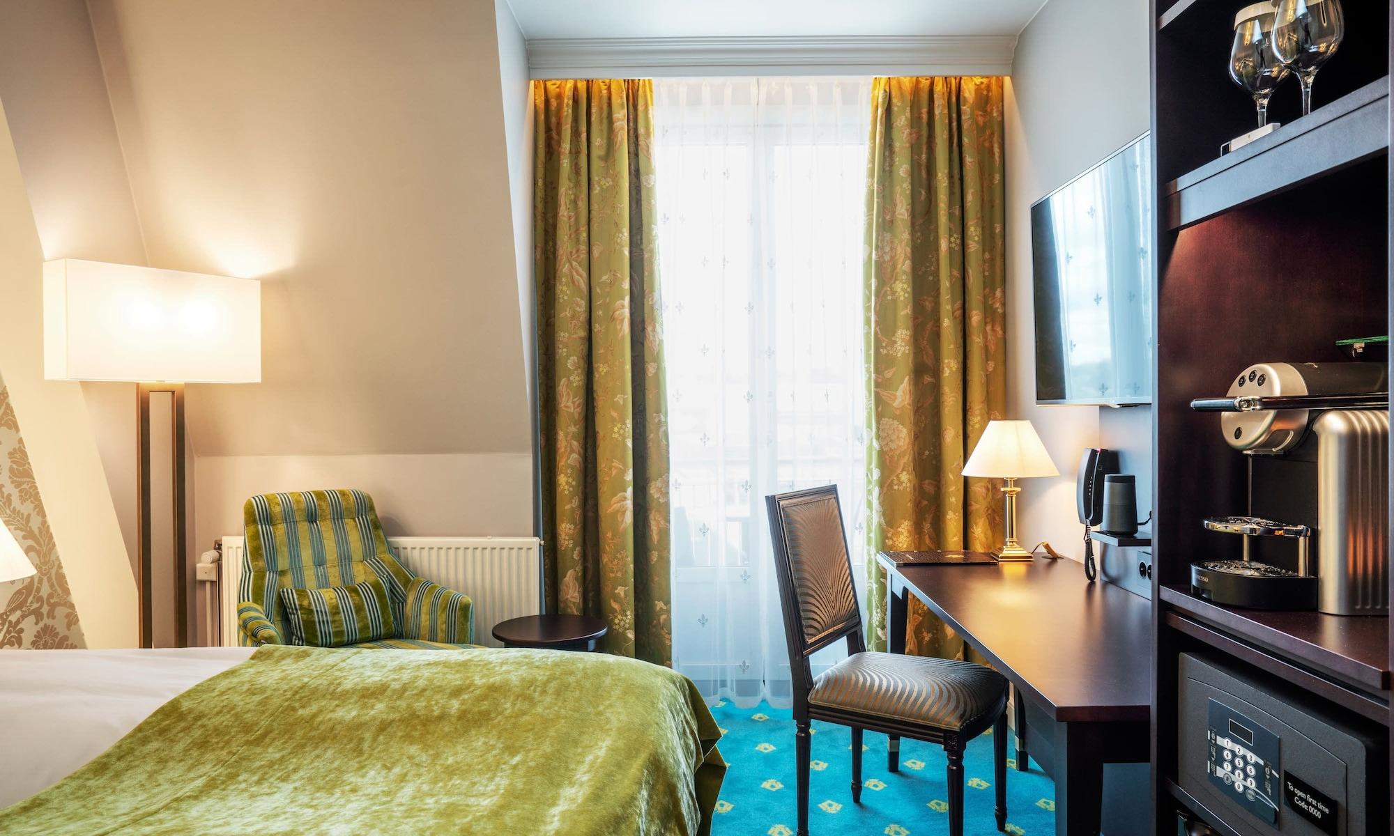 אוסלו Hotel Bristol מראה חיצוני תמונה A room at the hotel